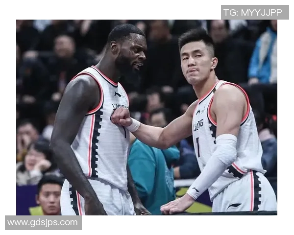 西部联盟激战正酣各队拼尽全力争夺季后赛席位实力对比及战术布局解析